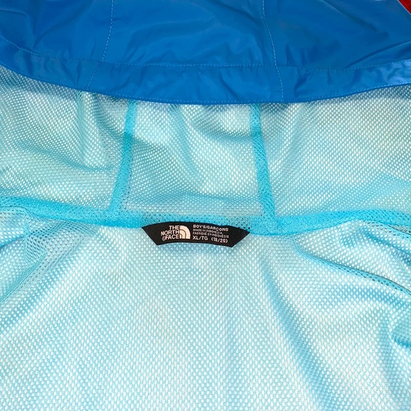 Boys North Face Light Weight/Rain Jacket w/hood - Picture 5 of 7